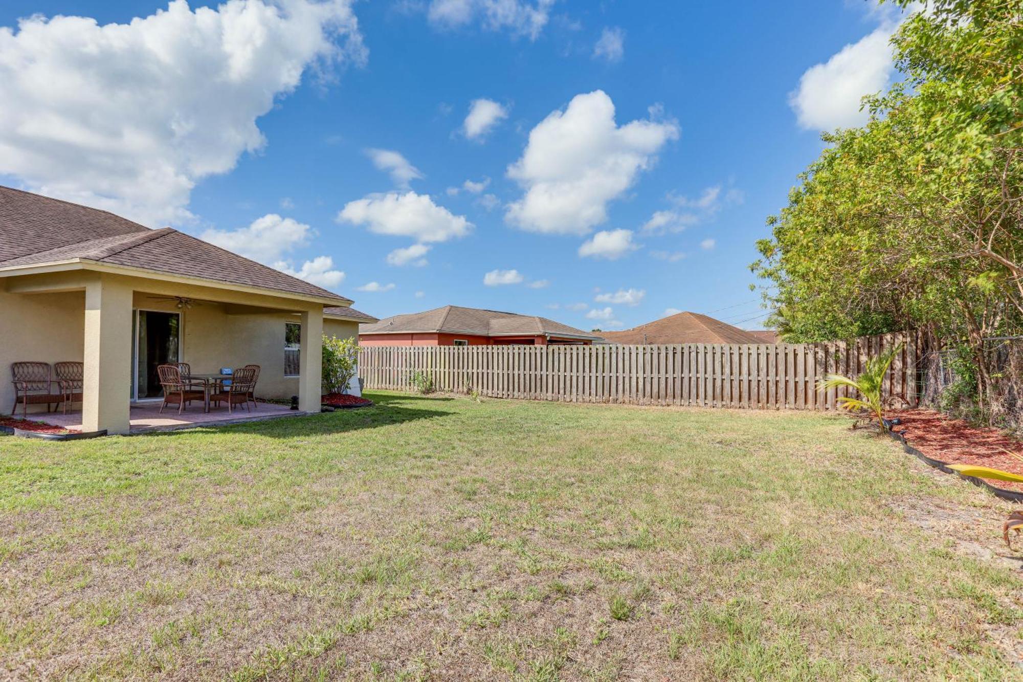 Port St Lucie Home With Above-Ground Pool And Grill Carlton Eksteriør billede